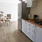 Lavender Rose Apartment *